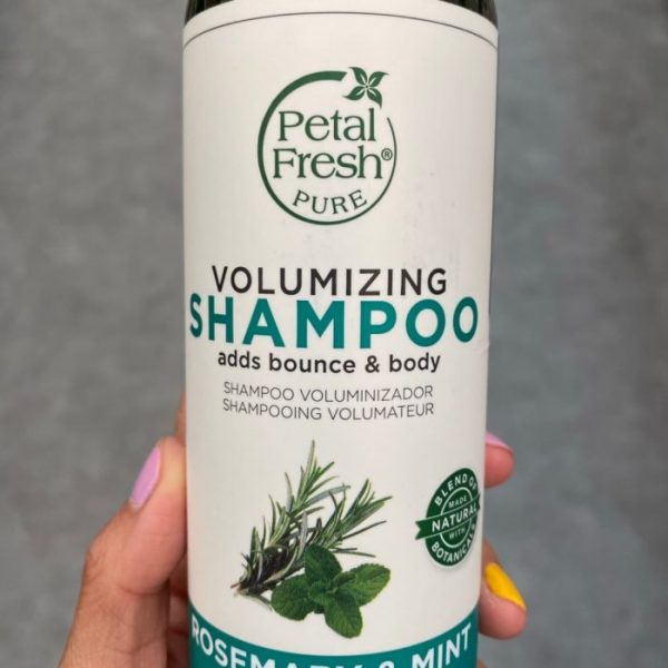 شامپو حجم دهنده رزماری ، نعنا و گلبرگ گل رز پتال فرش petal feresh Volumizing Shampoo adds bounce & body 